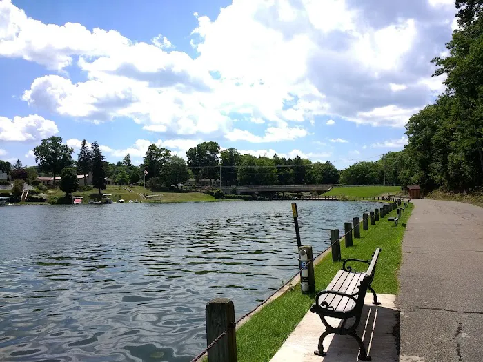 Mona Lake Mobile Homes Park Picture 3