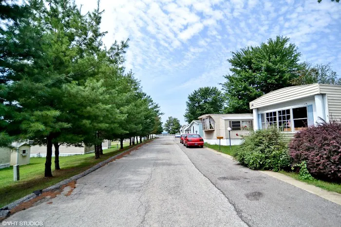 Lakeside Manor Manufactured Home Community Picture 2