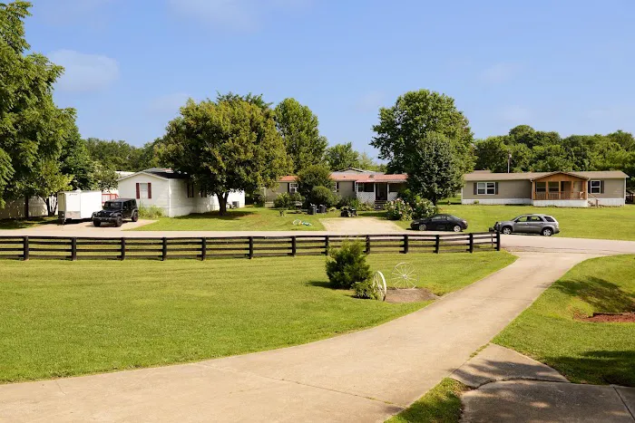 Adams Pointe Mobile Home Park Picture 9