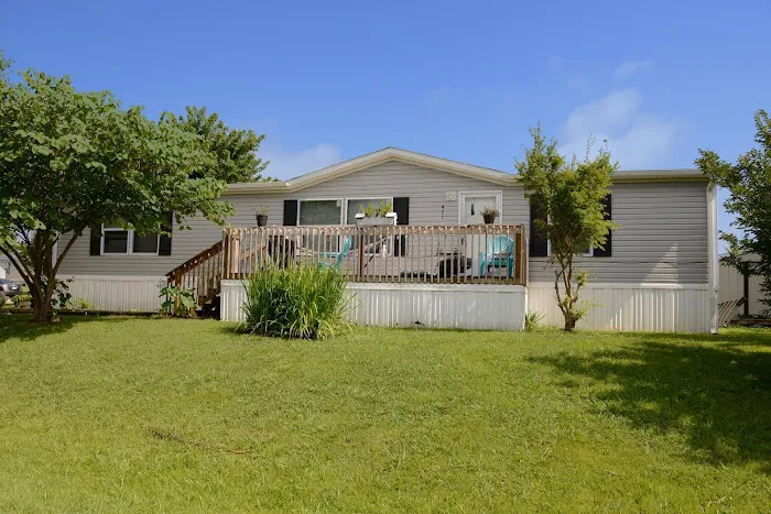 Adams Pointe Mobile Home Park Picture 6