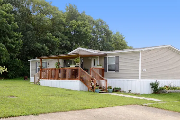 Adams Pointe Mobile Home Park Picture 2