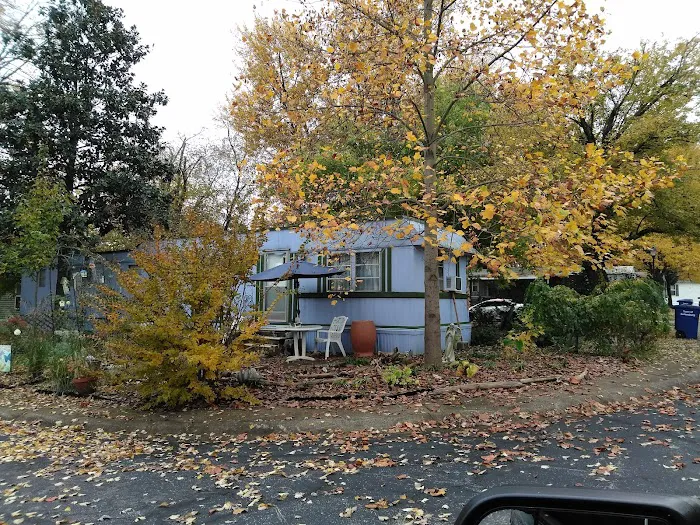 Indian Oaks Pointe Mobile Home Park Picture 6