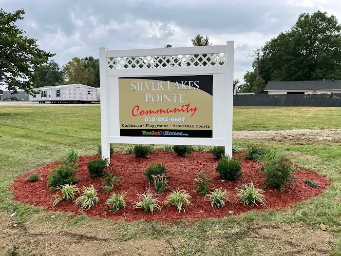 Silver Lakes Pointe Mobile Home Park Picture 9