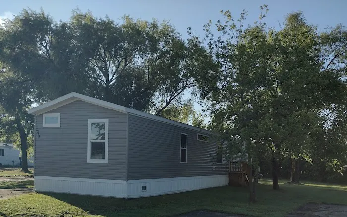 Creekside Manor Mobile Home Park Picture 8