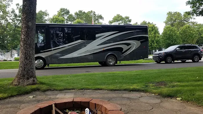 Pere Marquette Oaks RV Resort Picture 1