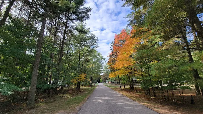 The Woodland Shores RV Resort Picture 7