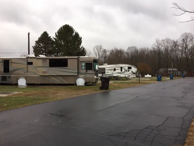 Lakeshore Mobile Home Park Picture 5