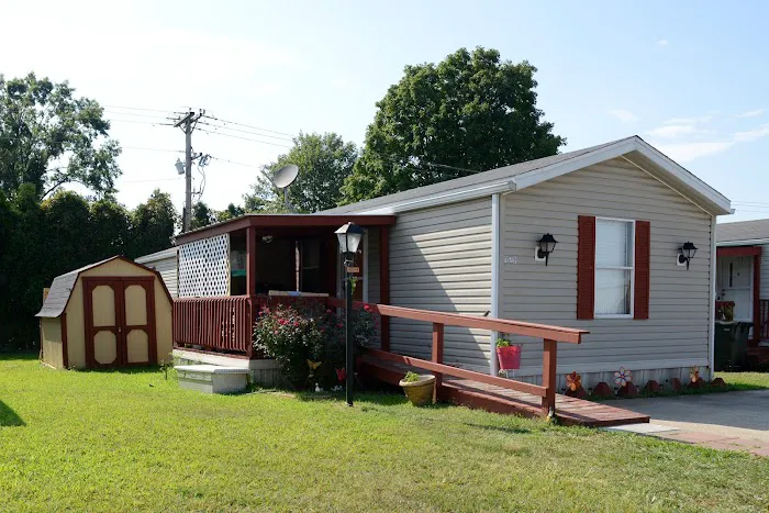 Seven Oaks Pointe Mobile Home Park Picture 1