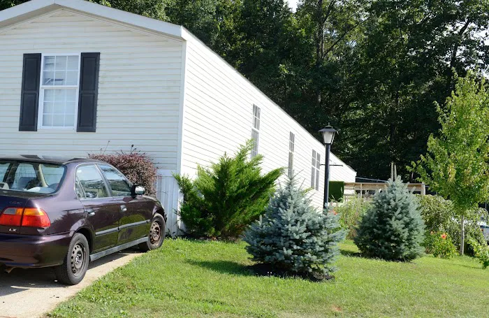 Seven Oaks Pointe Mobile Home Park Picture 3