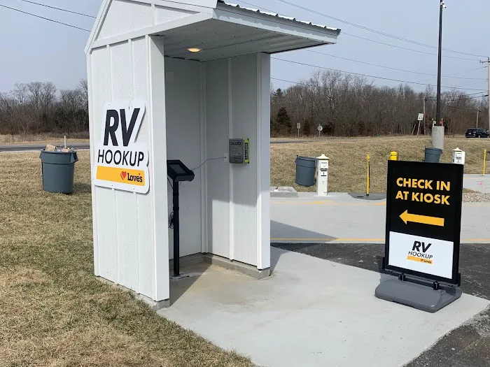 Love's RV Hookup Picture 7