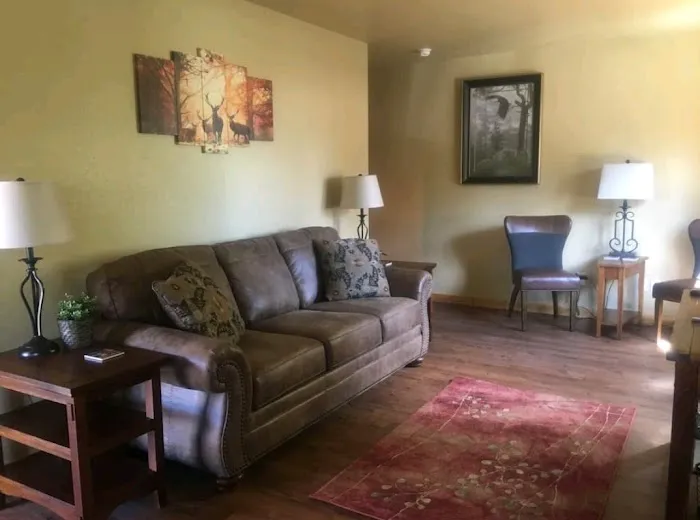 Wildlife Cabin Picture 5