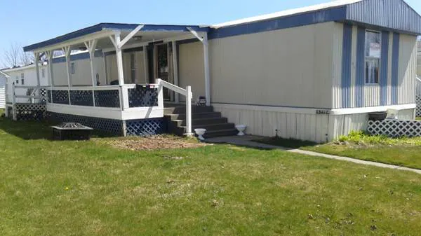 Bay City Mobile Home Park Picture 3