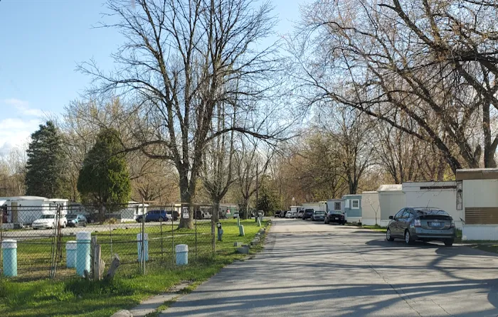 Bay City Mobile Home Park Picture 10