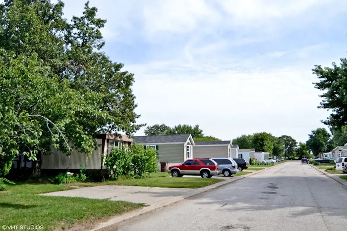 Mansard Du Lac Manufactured Home Community Picture 2