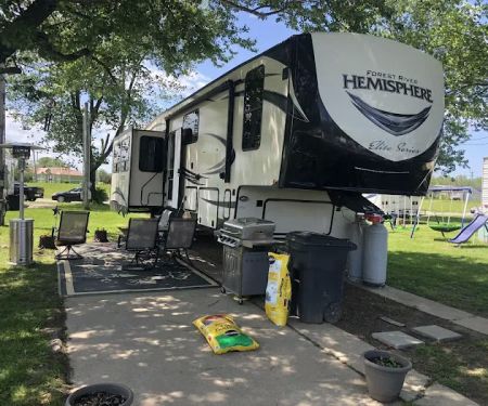 Manor Isle Mobile Home & Extended-Stay RV Park