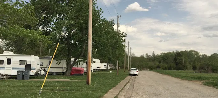 Manor Isle Mobile Home & Extended-Stay RV Park Picture 2