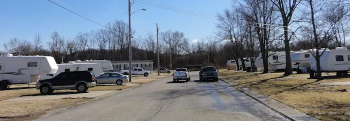 Manor Isle Mobile Home & Extended-Stay RV Park Picture 4