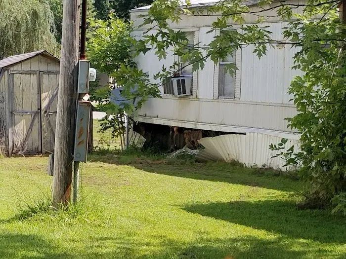 Ashley Pointe Mobile Home Park Picture 9