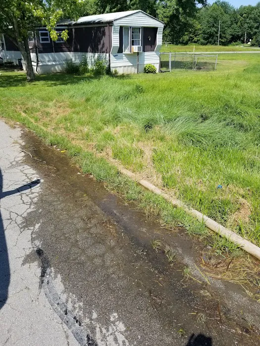 Ashley Pointe Mobile Home Park Picture 10