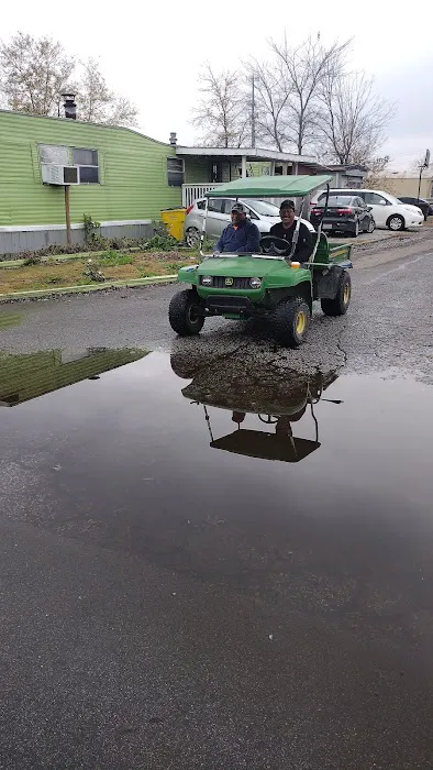 Barrington Pointe Mobile Home Park Picture 7