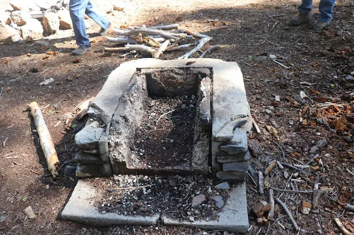 Little Grizzly Campground Picture 10