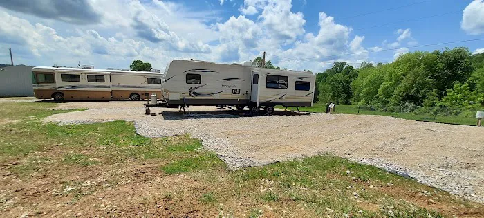 Country Roads RV Park Picture 3