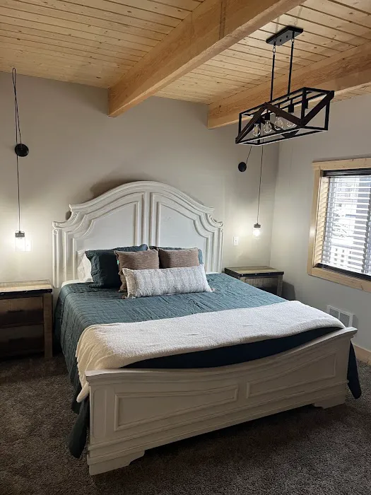 Golf & Geysers Cabin Rental Picture 1