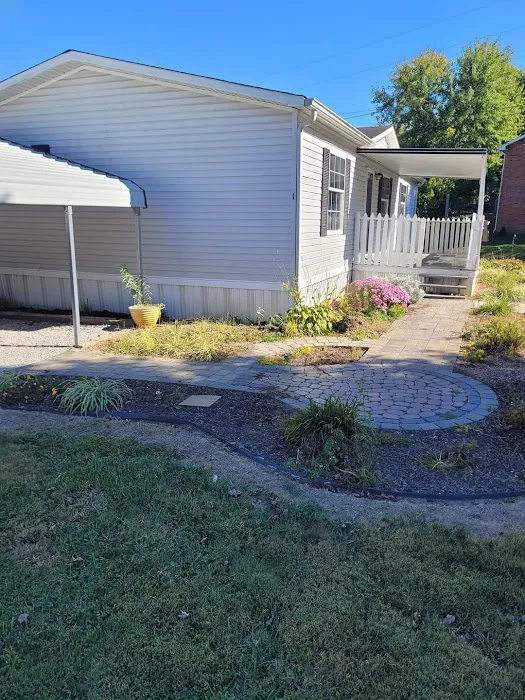 Heartland Mobile Home Park Picture 3