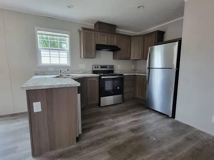 Sundale Manufactured Home Community Picture 1