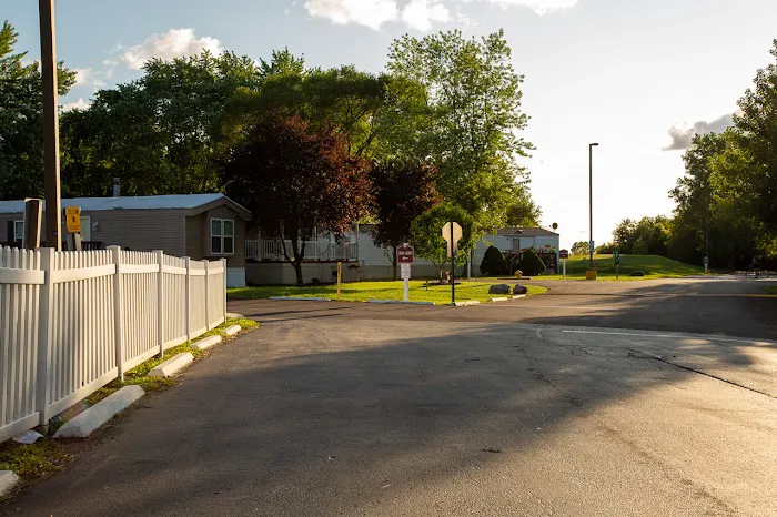 Queens Estates Picture 6