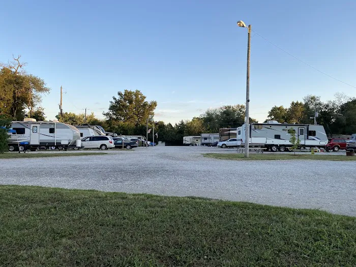 Vincennes RV Park Picture 7