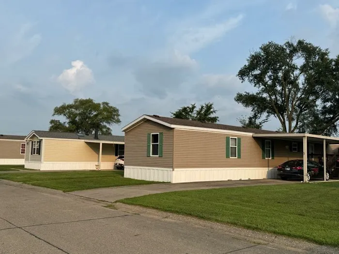 Colonial Estates MHC Picture 4