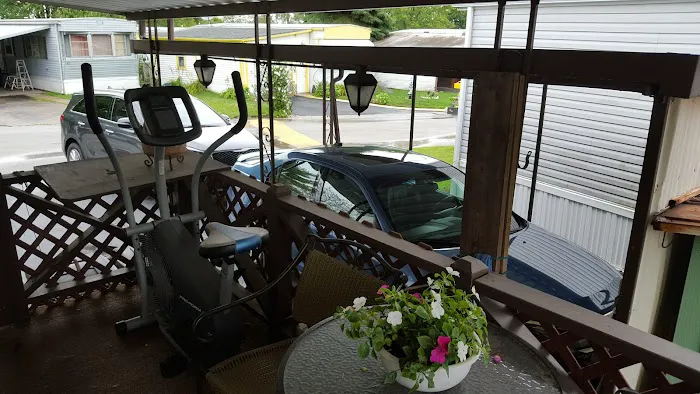 Maple Crest Manor Moble Home Office Picture 3