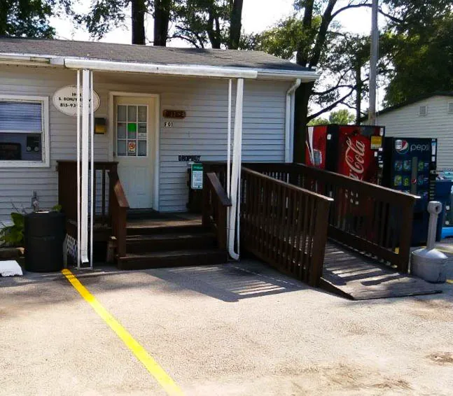 Kankakee Estates Picture 1