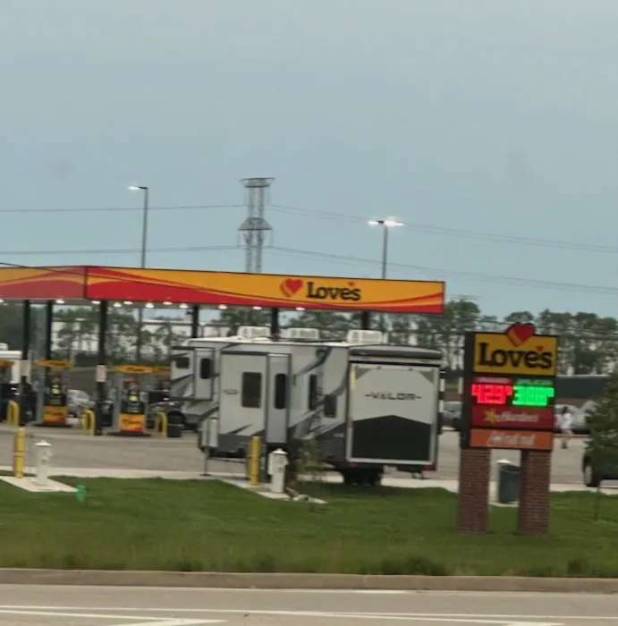 Love's RV Hookup Picture 4