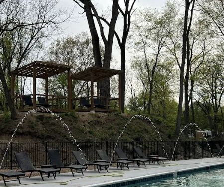 Fox Bluff Cottages & RV