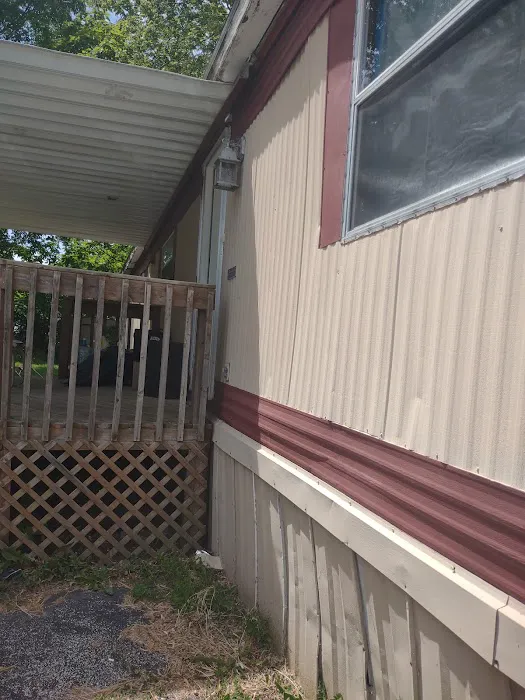 Margarets Hi-Acre Mobile Home Park Picture 3