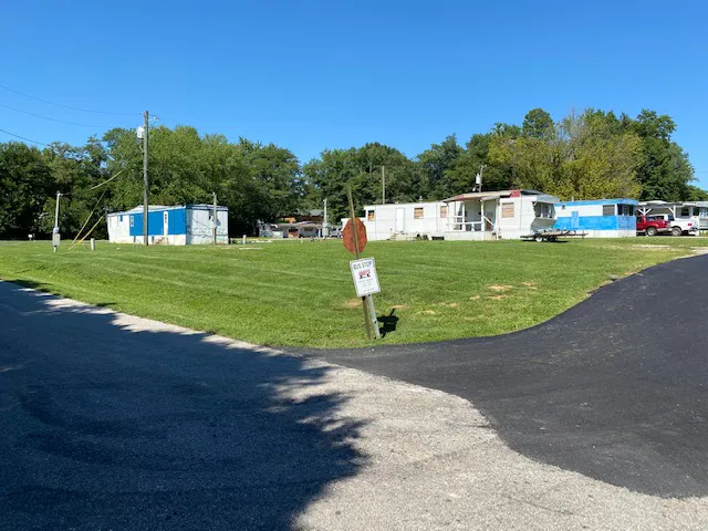 Julian Estates Mobile Home Park Picture 4
