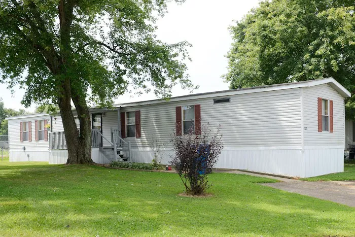 Pinecrest Pointe Mobile Home Park Picture 2