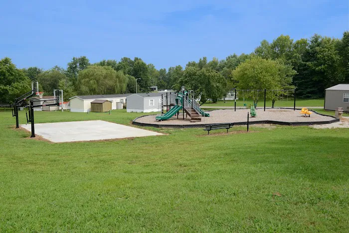 Pinecrest Pointe Mobile Home Park Picture 3