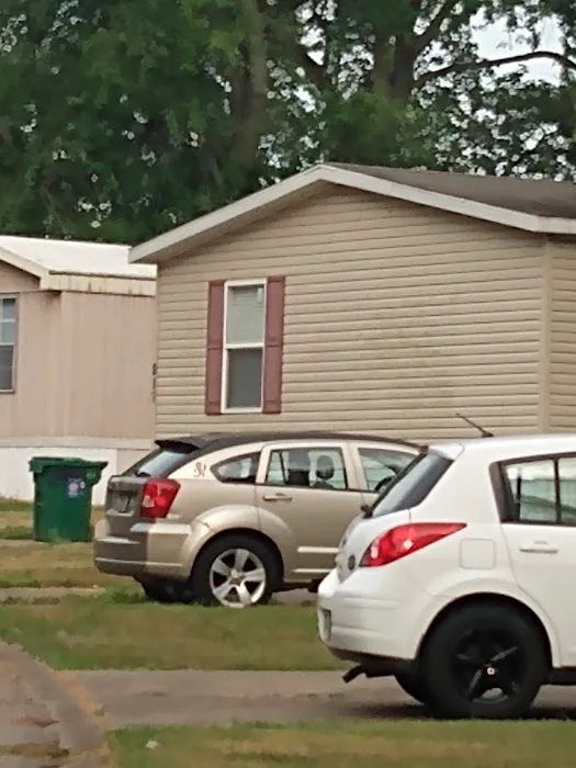 Pinecrest Pointe Mobile Home Park Picture 9