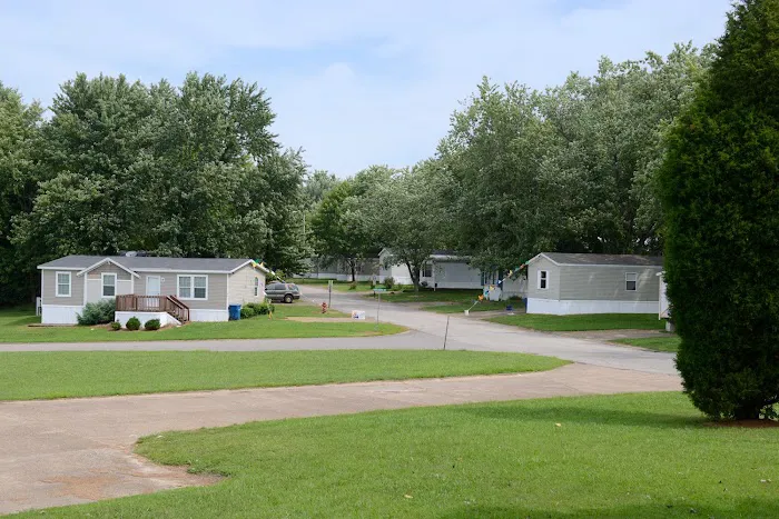 Pinecrest Pointe Mobile Home Park Picture 4