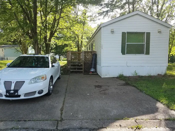 Pinecrest Pointe Mobile Home Park Picture 10