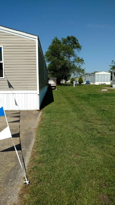 Waterford Pointe Mobile Home Park Picture 9