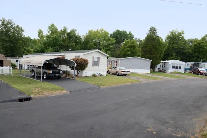 Carolina Pointe Mobile Home Park Picture 2