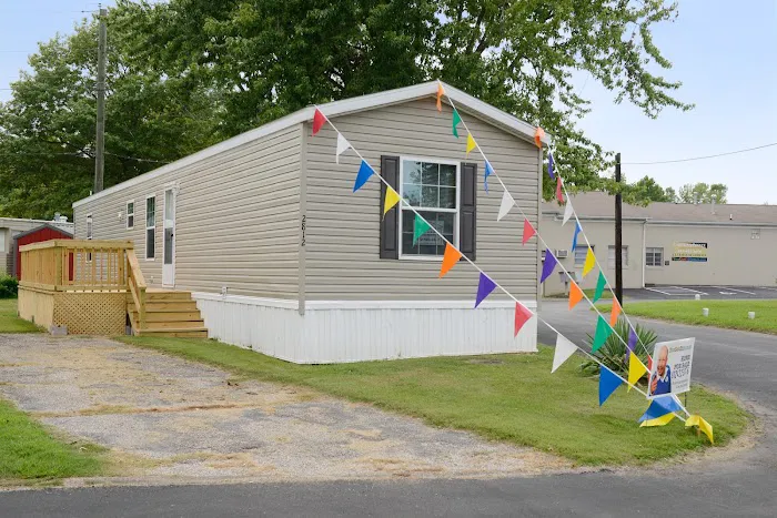 Carolina Pointe Mobile Home Park Picture 3