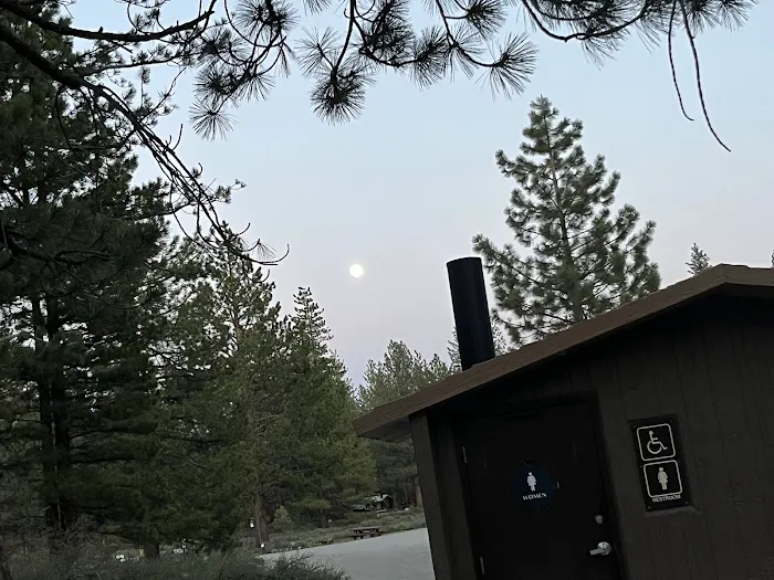 Upper Little Truckee Campground Picture 10