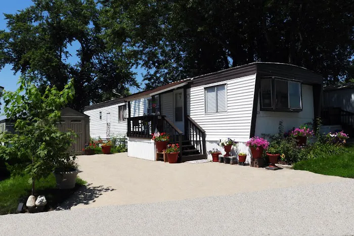 Meadows of Bloomington Manufactured Housing Community Picture 3
