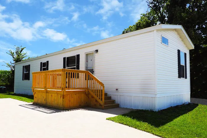 Meadows of Bloomington Manufactured Housing Community Picture 2
