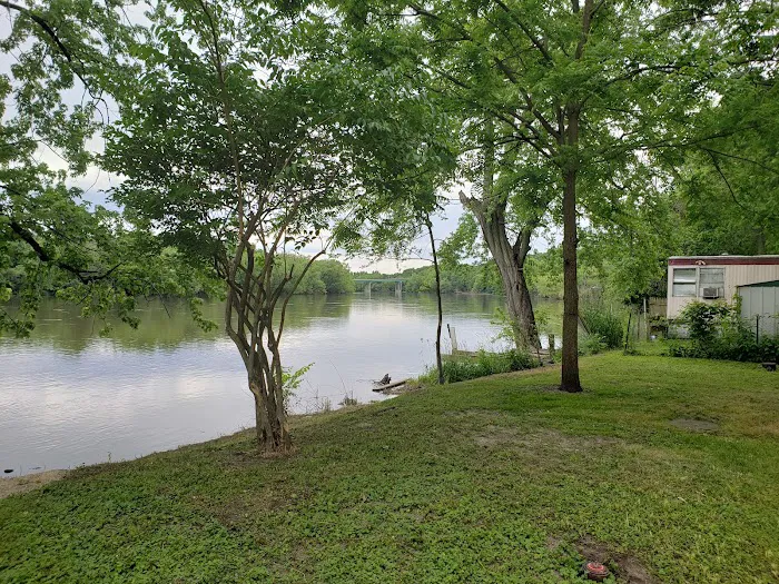 Riverview Mobile Home & 5th Wheel Travel Trailer Site Park Picture 4